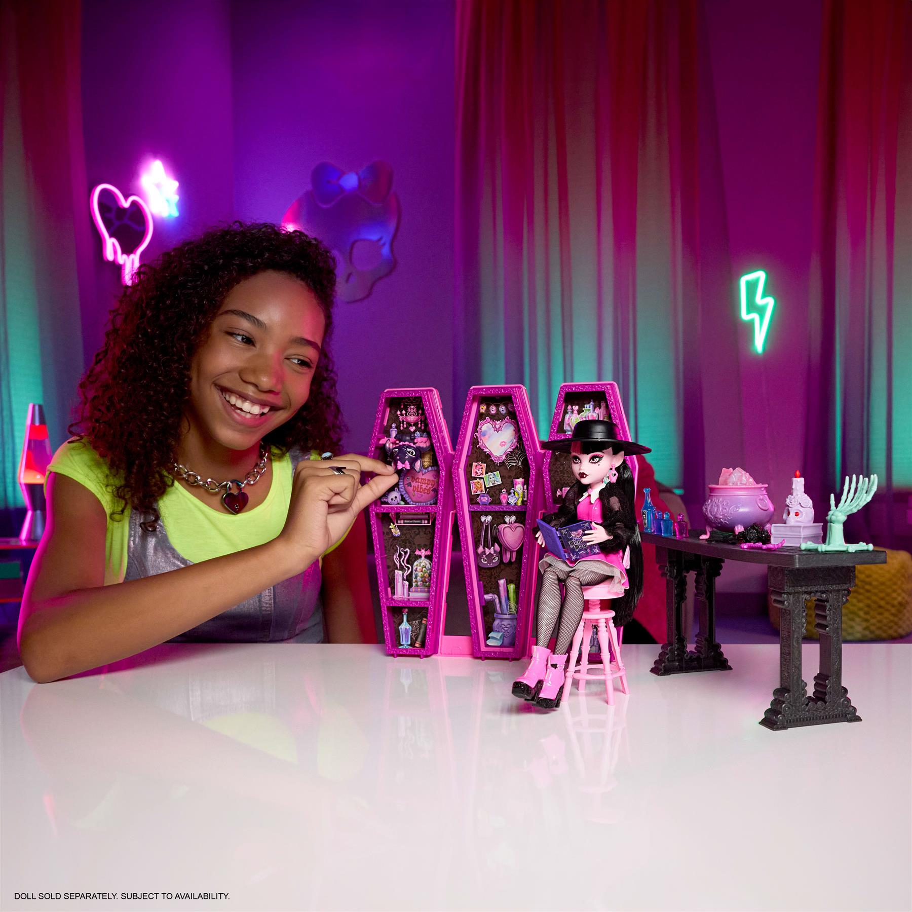 Monster High Draculaura Secret Potion Room Doll Playset