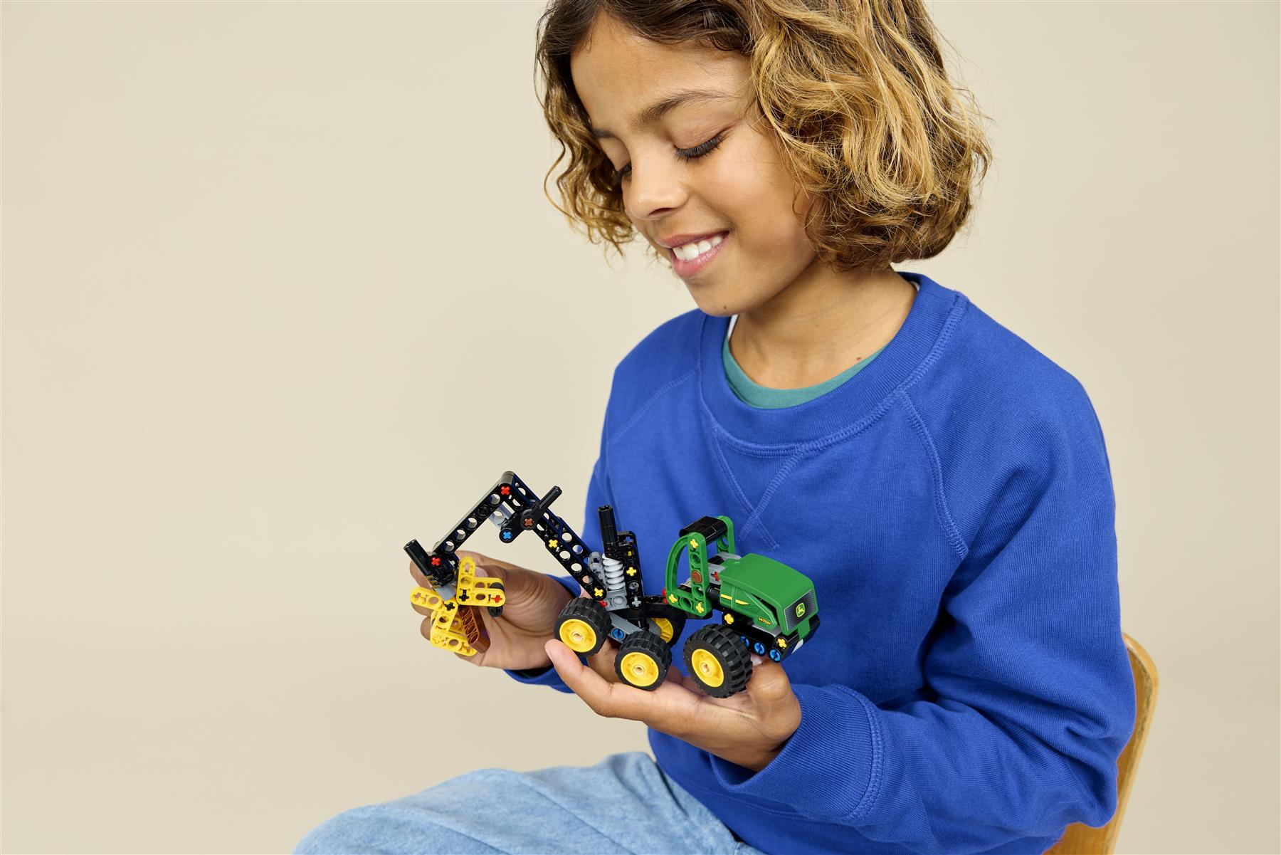 LEGO Technic John Deere 1470H Wheeled Harvester 42218