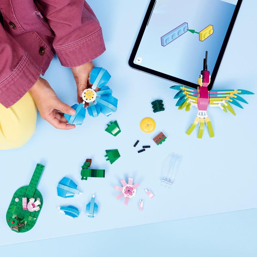 LEGO Creator 3-in-1 Wild Animals Colourful Hummingbird 31384