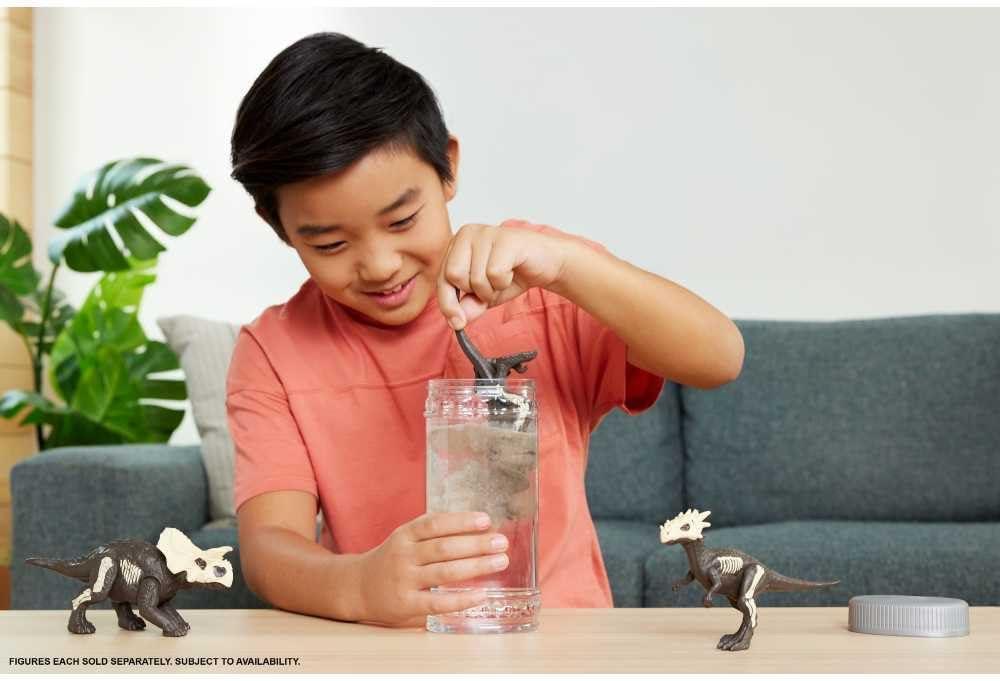 Jurassic World Dino Reveal Dinosaur Blind Assorted Figure