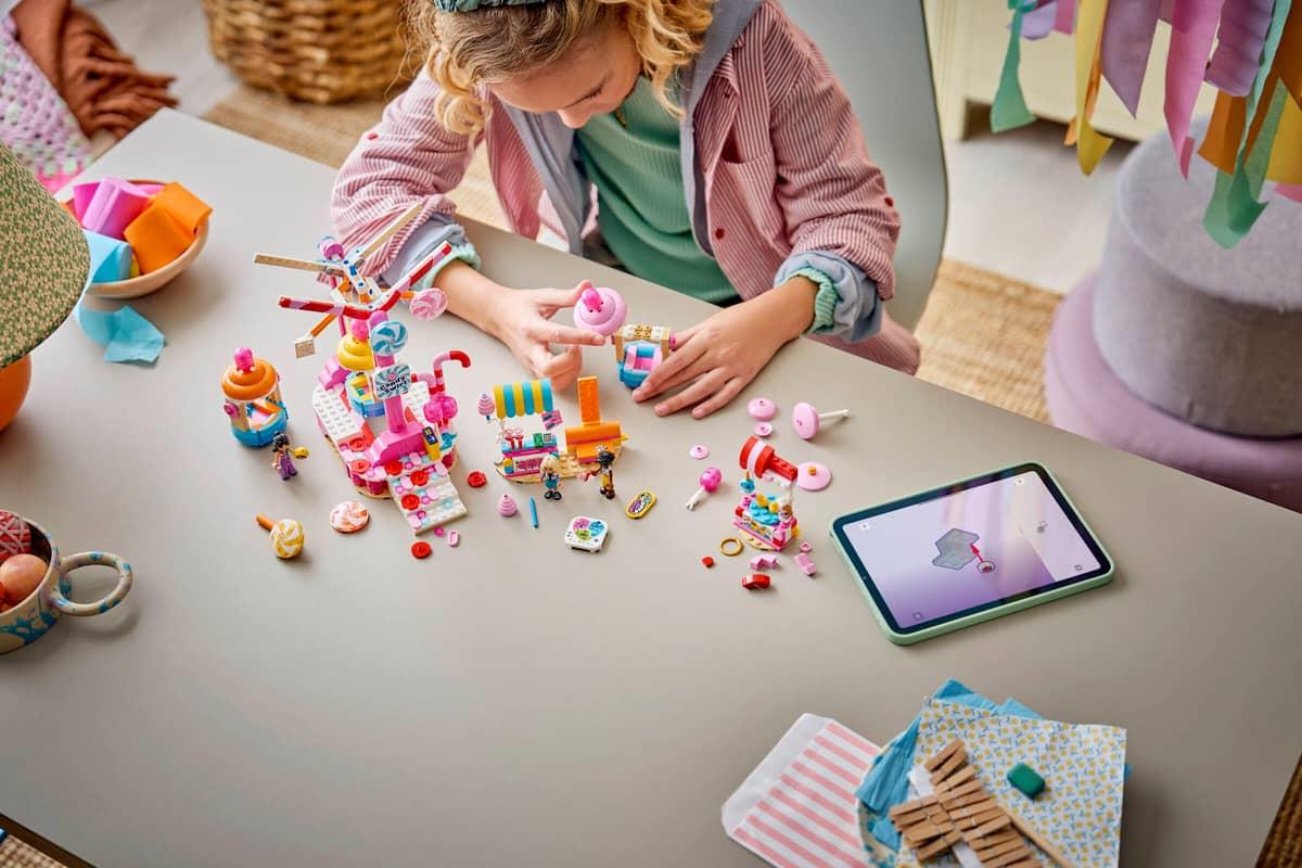 LEGO Friends Candy and Cupcake Ferris Wheel 42700