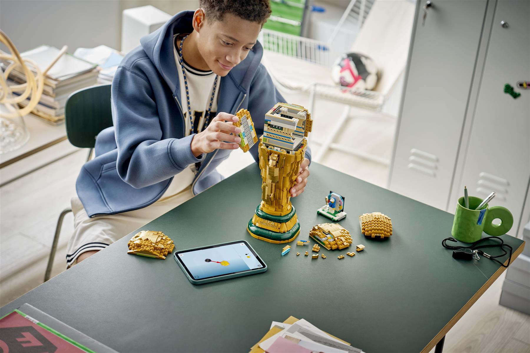 LEGO FIFA World Cup Official Trophy 43020