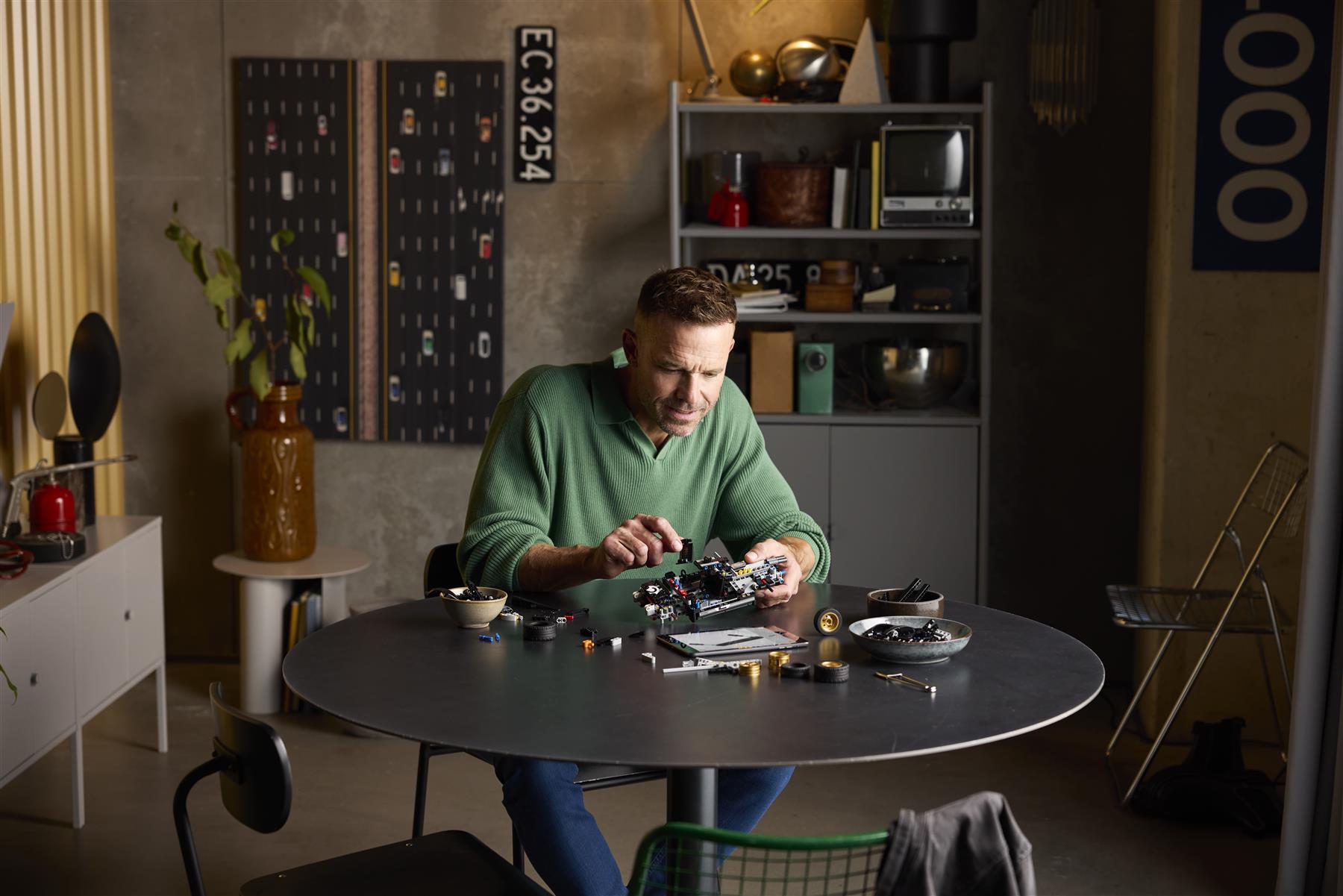 LEGO Technic 1966 Ford G T40 MKII Race Car 42223