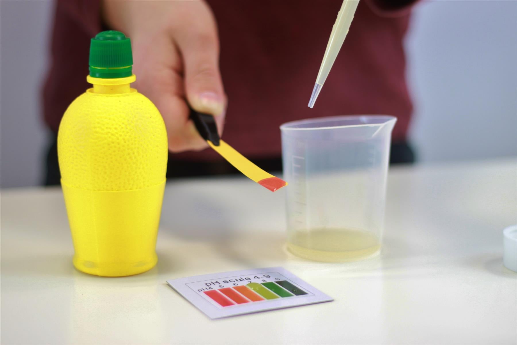 Buki France Chemistry with 150 Experiments