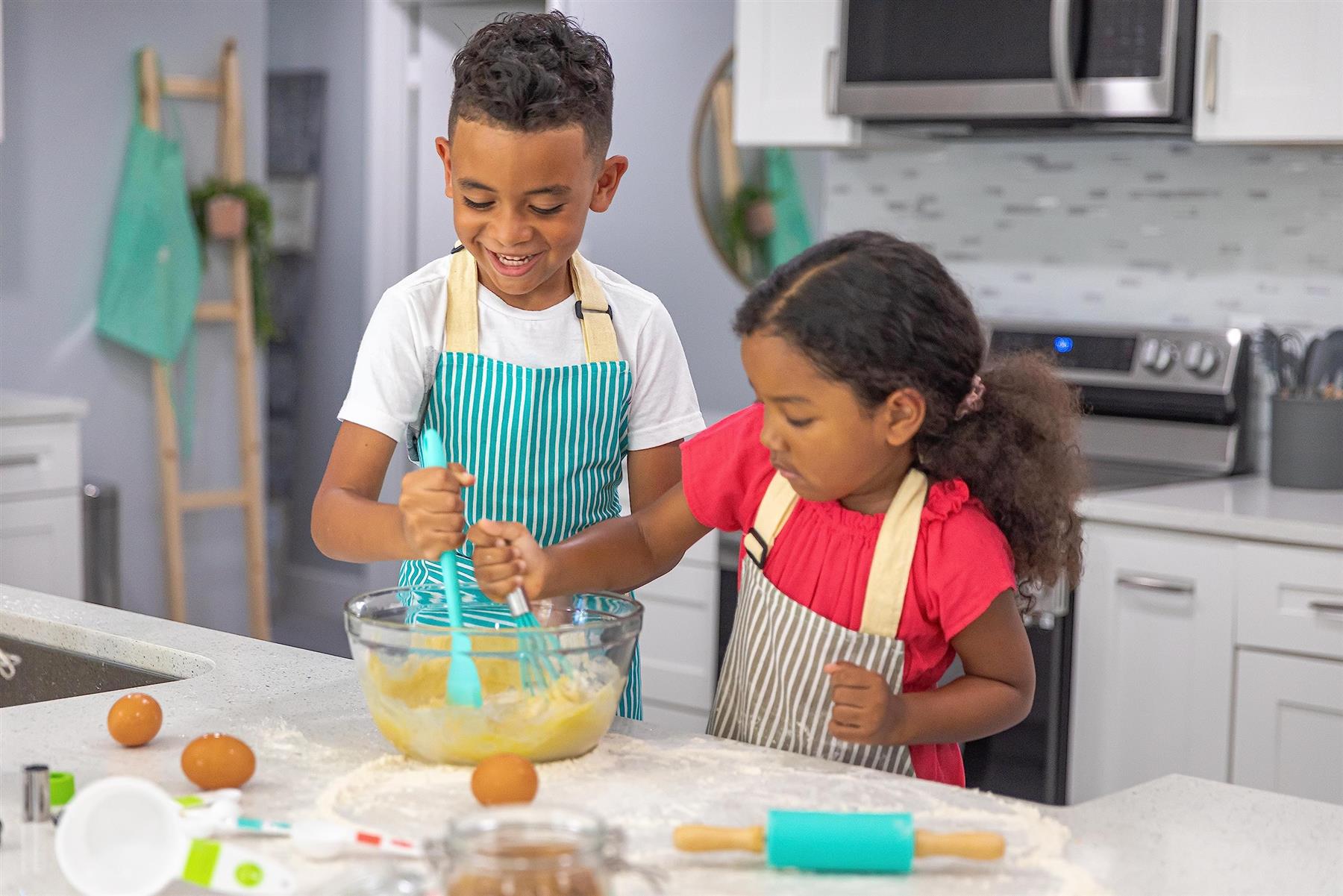 Tovla Jr. Cooking & Baking Essential Set
