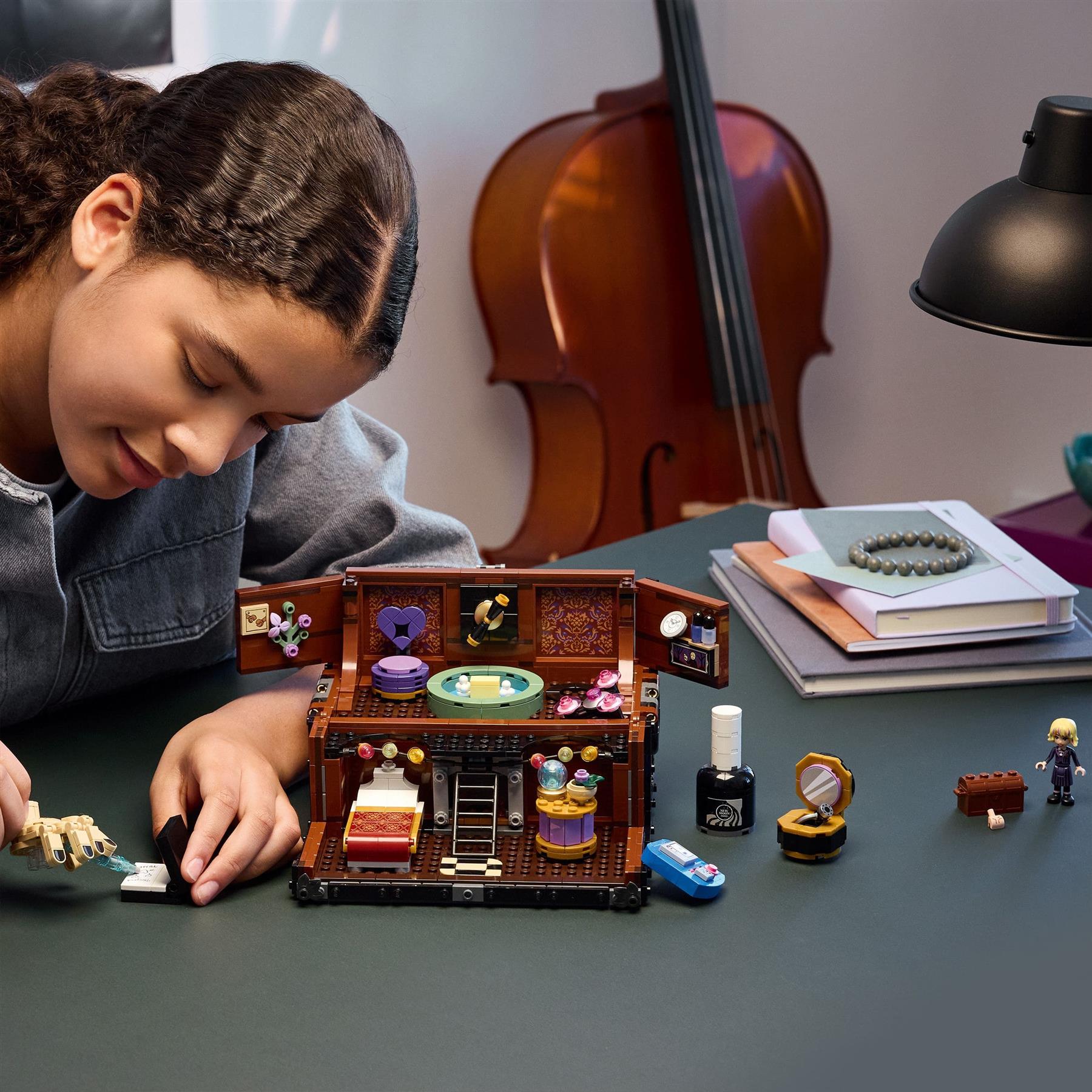 LEGO  Wednesday - Things Apartment 76785