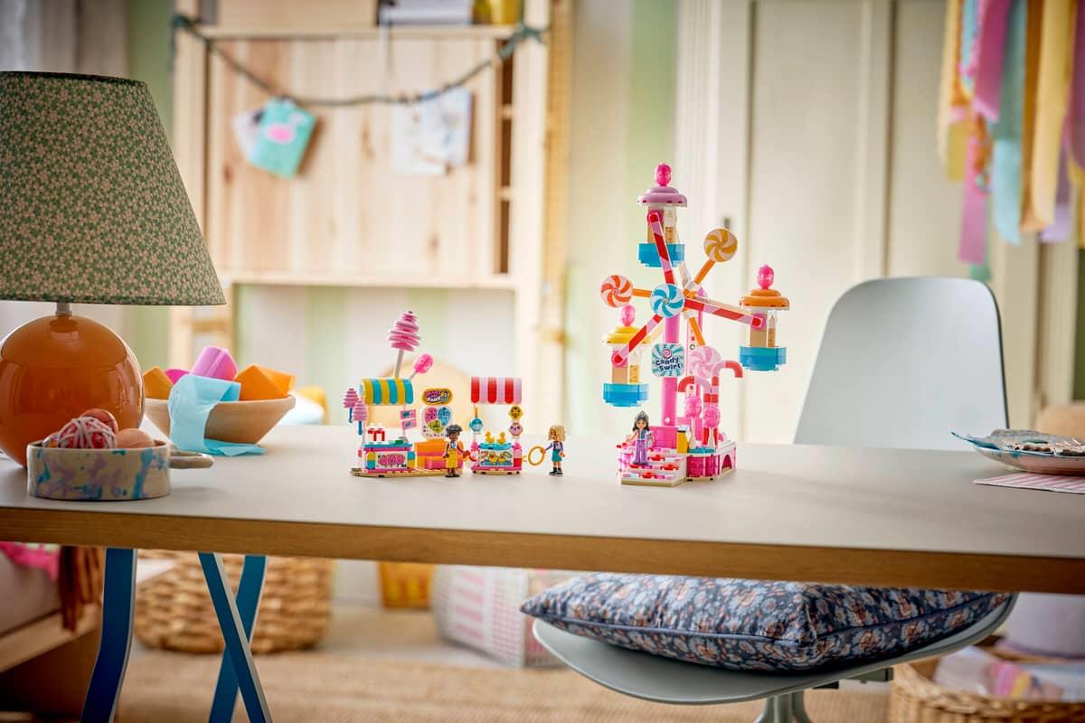 LEGO Friends Candy and Cupcake Ferris Wheel 42700