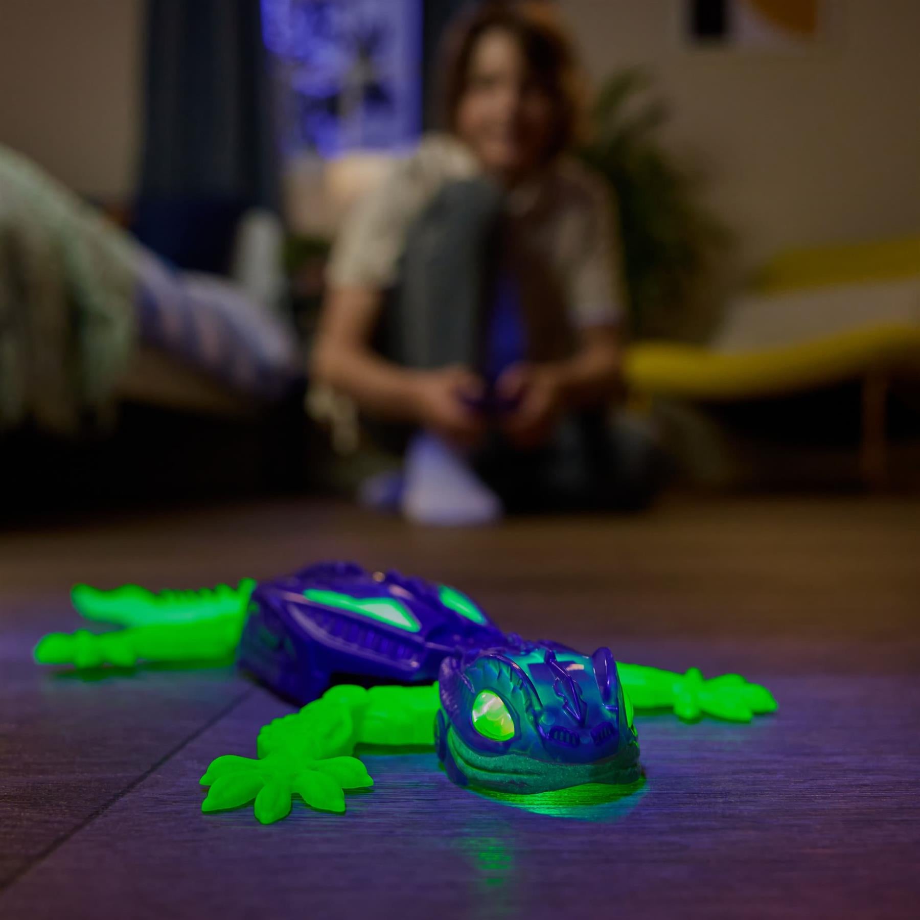 Hexbots Glow-in-the-Dark Gecko