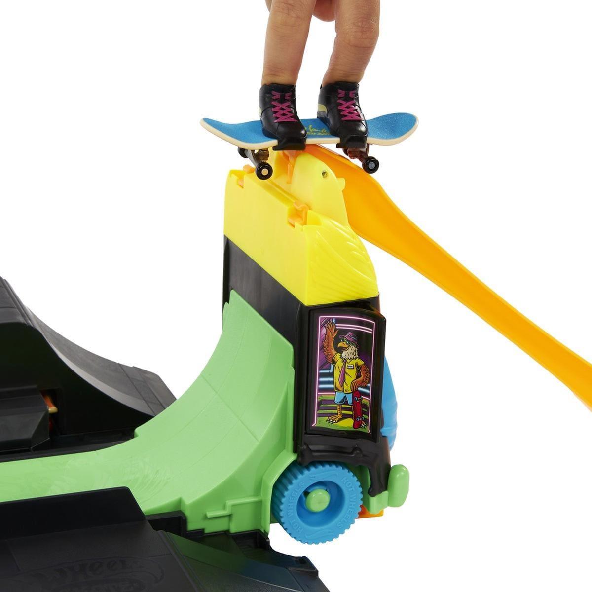 Hot Wheels Skate Tony Hawk Transforming Skate Bus with Finger