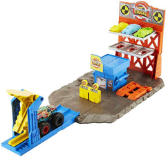 Hot Wheels Monster Trucks Blast Station